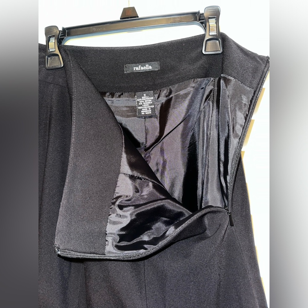 Rafaella Size 6 Black Knee Length Skirt